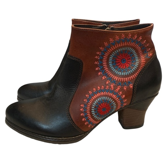 L'artiste Ankle Boots Bootie Womens 9/40 Red Burgundy Remarkable Embroidered Art - Picture 10 of 13